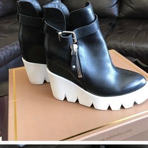 Excellent condition ash shoes